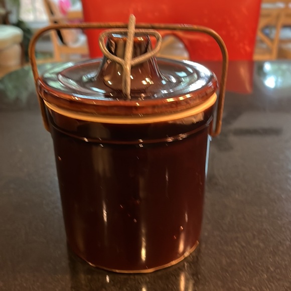 Small Brown Glazed Crock With Seal and Metal Handle Closure - Picture 5 of 11